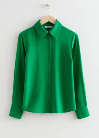 Silkebluse med skjellknapper