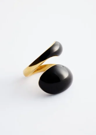 Skulpturell ring med dobbel vridning