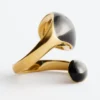 Skulpturell ring med dobbel vridning Skulpturell ring med dobbel vridning