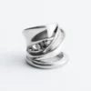 Skulpturell ring med dobbelt vikling Skulpturell ring med dobbelt vikling