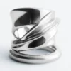 Skulpturell ring med dobbelt vikling Skulpturell ring med dobbelt vikling