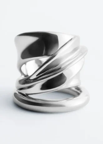 Skulpturell ring med dobbelt vikling Skulpturell ring med dobbelt vikling