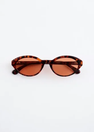 Solbriller med oval ramme