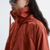 Teknisk nylonparka med hette