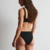Teksturert bikinitruse med høy midje Teksturert bikinitruse med høy midje