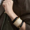 To-farget mansjettarmbånd