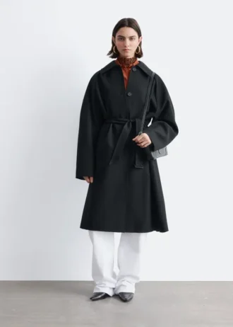 Trenchcoat i ull med belte