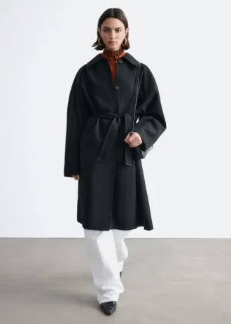 Trenchcoat i ull med belte