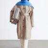 Trenchcoat med rutemønster og spennebelte Trenchcoat med rutemønster og spennebelte