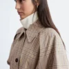 Trenchcoat med rutemønster og spennebelte Trenchcoat med rutemønster og spennebelte